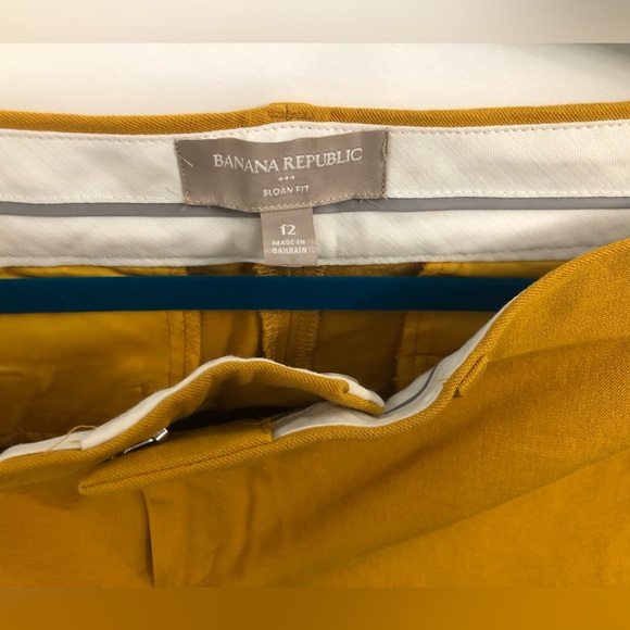 Banana Republic Mustard color pants. Size 12 - Picture 2 of 5
